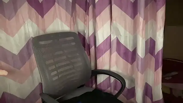 Yourmommy_pia - finger pussy and use vibrator