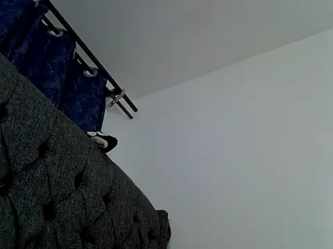 Squirtqueenyy - BUBLING SLUT SQUIRT SHOW