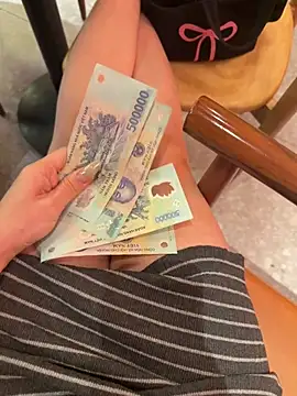Meii-meyy - 让我的小穴在星巴克里潮吹 Make me squirt