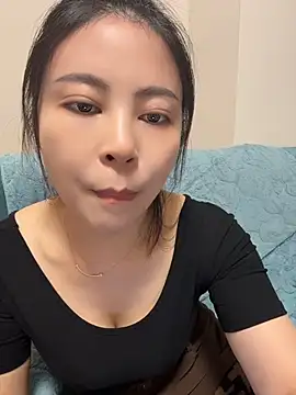 YaoYao8888 - 穿裙子不穿内裤，把小粉跳出来