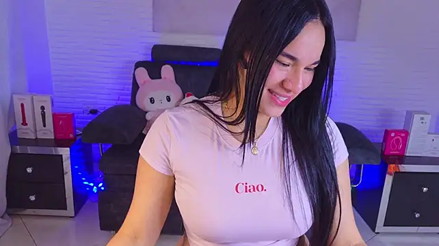 Lolitta_xxx - showing off a hairy pussy + big clitoris