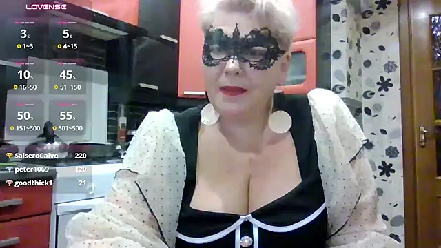Lisa_Suzie - I'll give you a blowjob