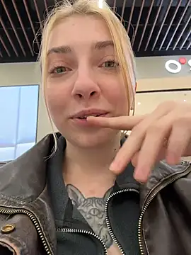 Sunny___Bunny - Risky little moan in mans restroom