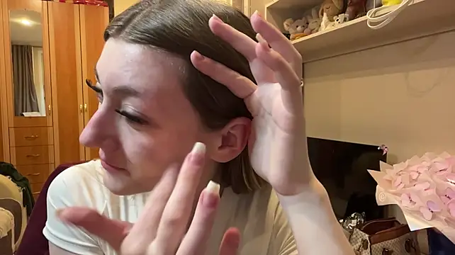 ArleanSteinlicht - Show my small booty close to you