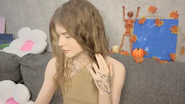 CarolinePepper - BLOWJOB SHY DILDO