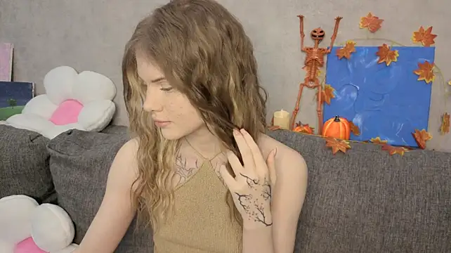 CarolinePepper - BLOWJOB SHY DILDO