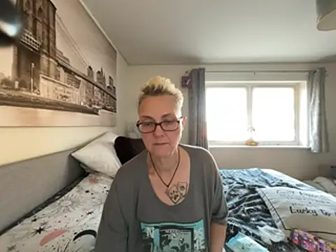 Curvy-Jinx - Try the biggest butt plug 2 mins