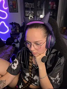 MaryPeach666 - Boobs Out + Pussy Pic