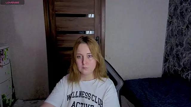 Kristy-Max - show off my butt in underwear