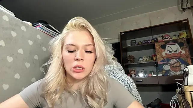 ChantellBuist - Lick my pretty lips close to cam