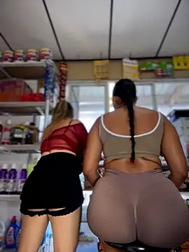 Sammyqueenx21 - 2 naked girls at the store