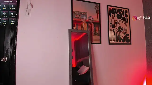 Sofi_bakerr - 1 finger in ass👆🏻🍑