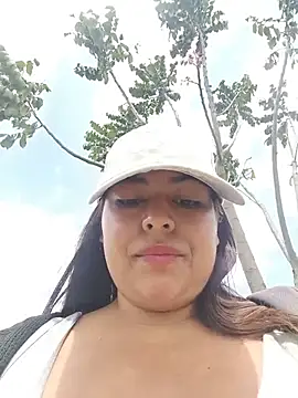 OUTDOORS_VELEN - Off bra in public🍒