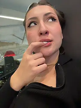 KatyVibes - Suck my fingers <3