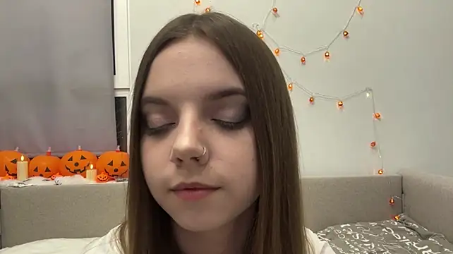 LisaPorse - show feet + smile face