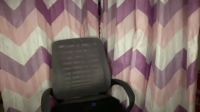 Yourmommy_pia - finger pussy and use vibrator