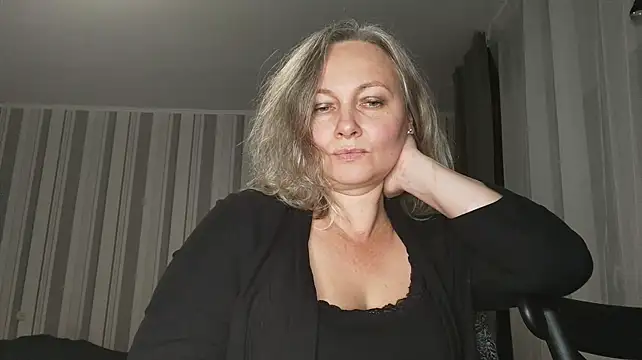 EdithManning - Show tits