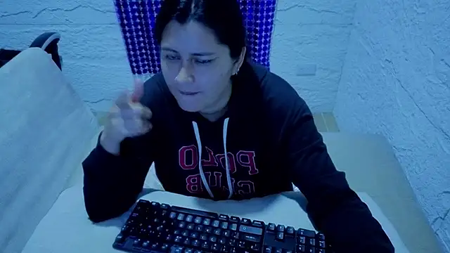 Heily_v - spit tits