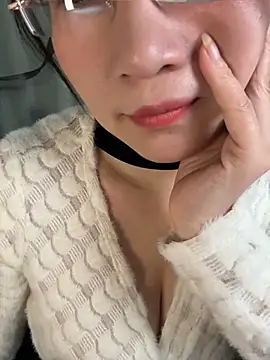 Yaoyiyi-8 - 36D大奶夹大鸡吧10分钟