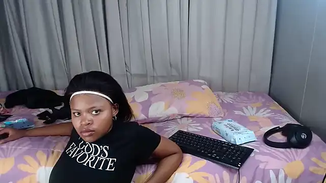 Spicymeddie - vibrate me quietly till i squirt