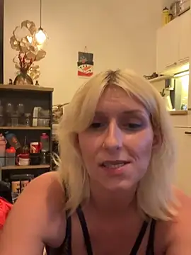 Barbiplaymate - Lt gets squirt vid