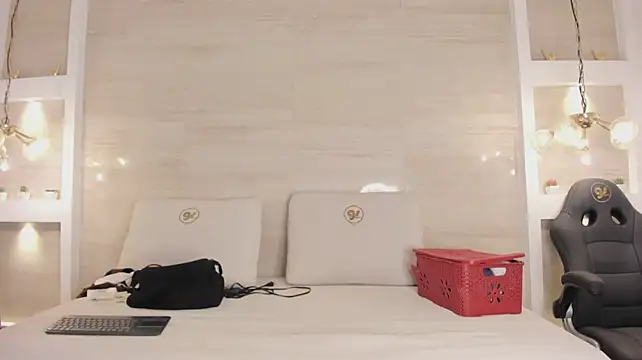 Chloe_murray - You wan see how i play with my pussy? 💖