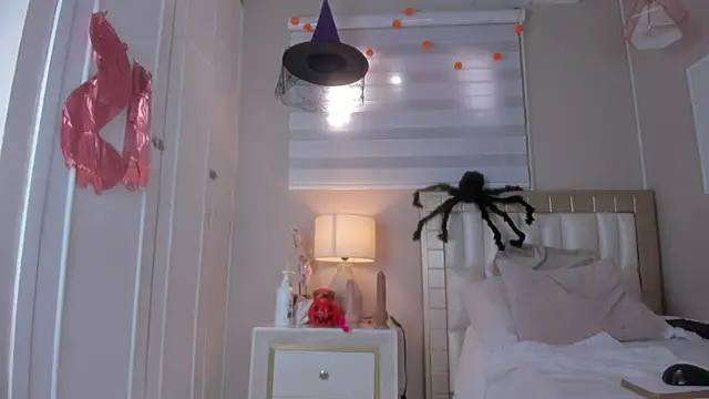 Isabela__x - no panty for 10 mn