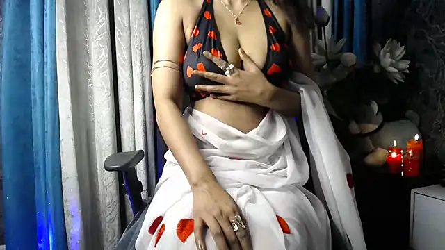 Tokiyo_xo - Riding a dildo on the bed