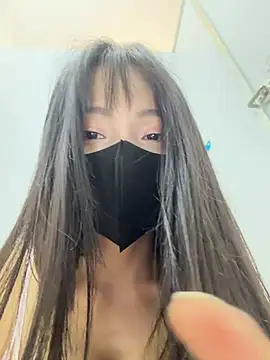 Xiao-Lin - 户外男厕所小便池假阳具抽插2分钟