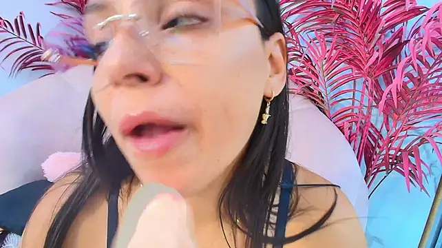 RubiMontes - RUB MY ASSHOLE WITH ZOOM