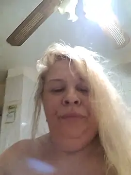 AriannaMilf - Warm wax !!!❤️