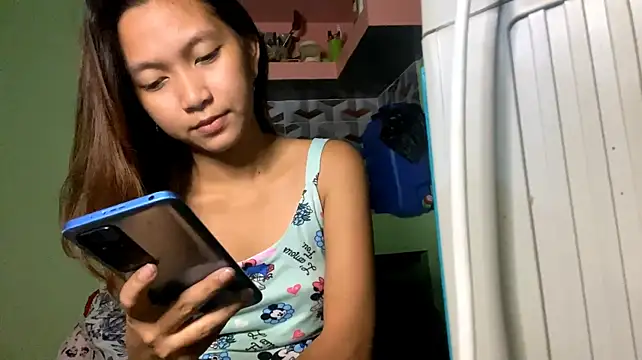 MarriLooove - Run fingers over my lips 👄🖖