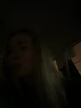 SiaLater - Sia deep cameltoe her fat pussy at WC😈