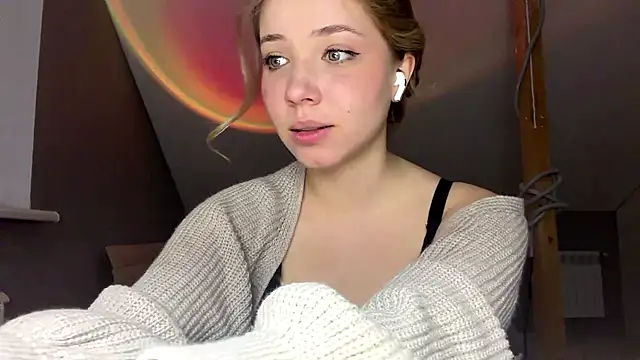 Blondesveg - Stroking my boobs🍑