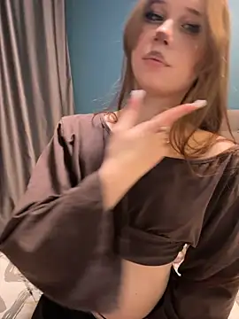 SweetieKitty1 - Wet my top with water💦