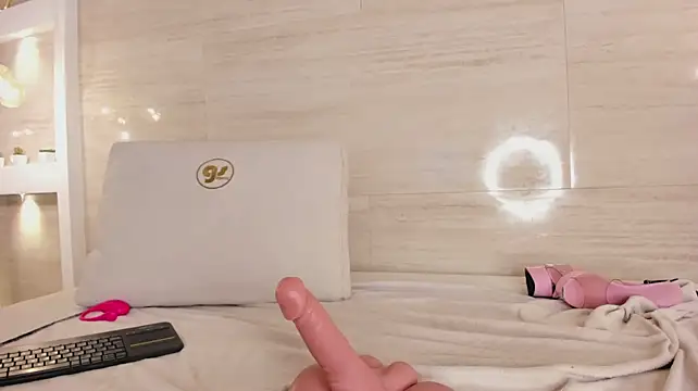 Chloe_murray - You wan see how i play with my pussy? 💖