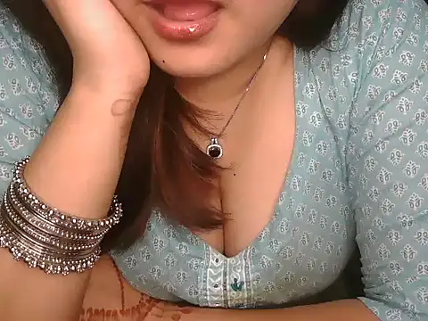 Iraaya - Ice on boobs wid 15x spanks XXX🔥🥵