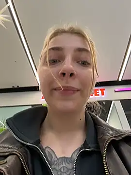 Sunny___Bunny - SQUIRT in mans restroom