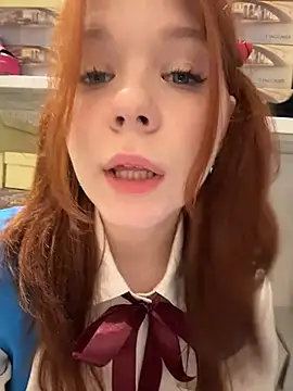Freaky__Nikki - flash my soft tits