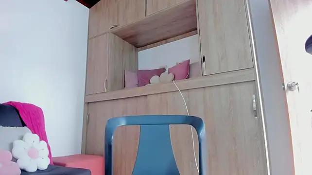 Oralarson1 - 2 fingers in ass 👀✌🏼🍑