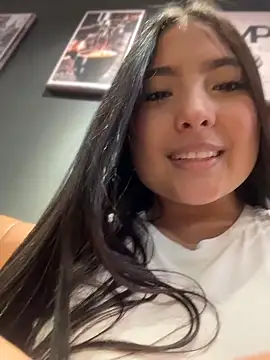 ValenAbravanel - FLASH BOOBS AT A COFFEE