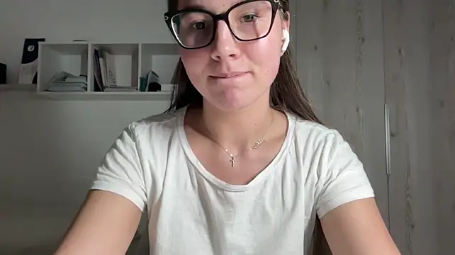 Rubymoonv - Help me to take off my bra🥵