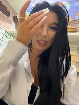 Tisha_Busty - SQUIRT ON FLOOR near PEOPLE in CAFE OMG