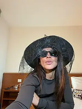 Sexy7883 - @chiamo e mi faccio toccare tette o figa