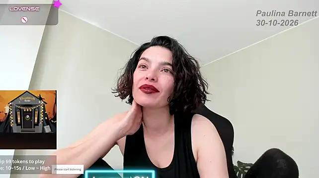 Paulinabarnett- - off bra+ off one’s shirt