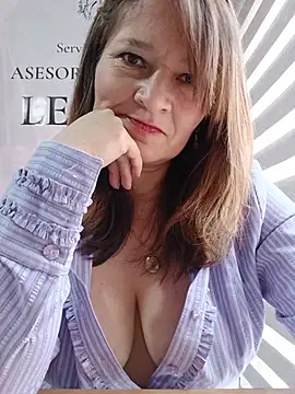 KAREN--03 - Taking off one's panties in public