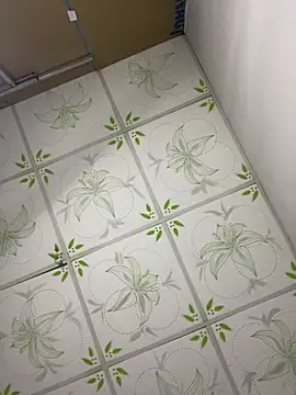 Ly_Coca2 - Help me buy new toys.