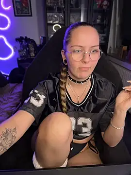 MaryPeach666 - Naked + Toy control 3min