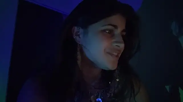 Tease_dealer - sideboob reveal!!