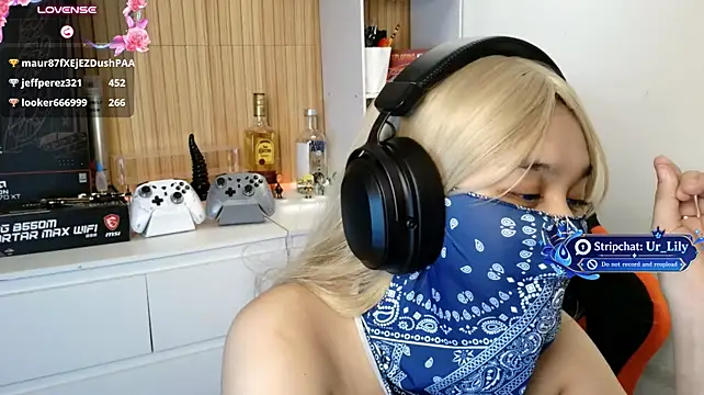 Ur_Lily - Naked 1 min